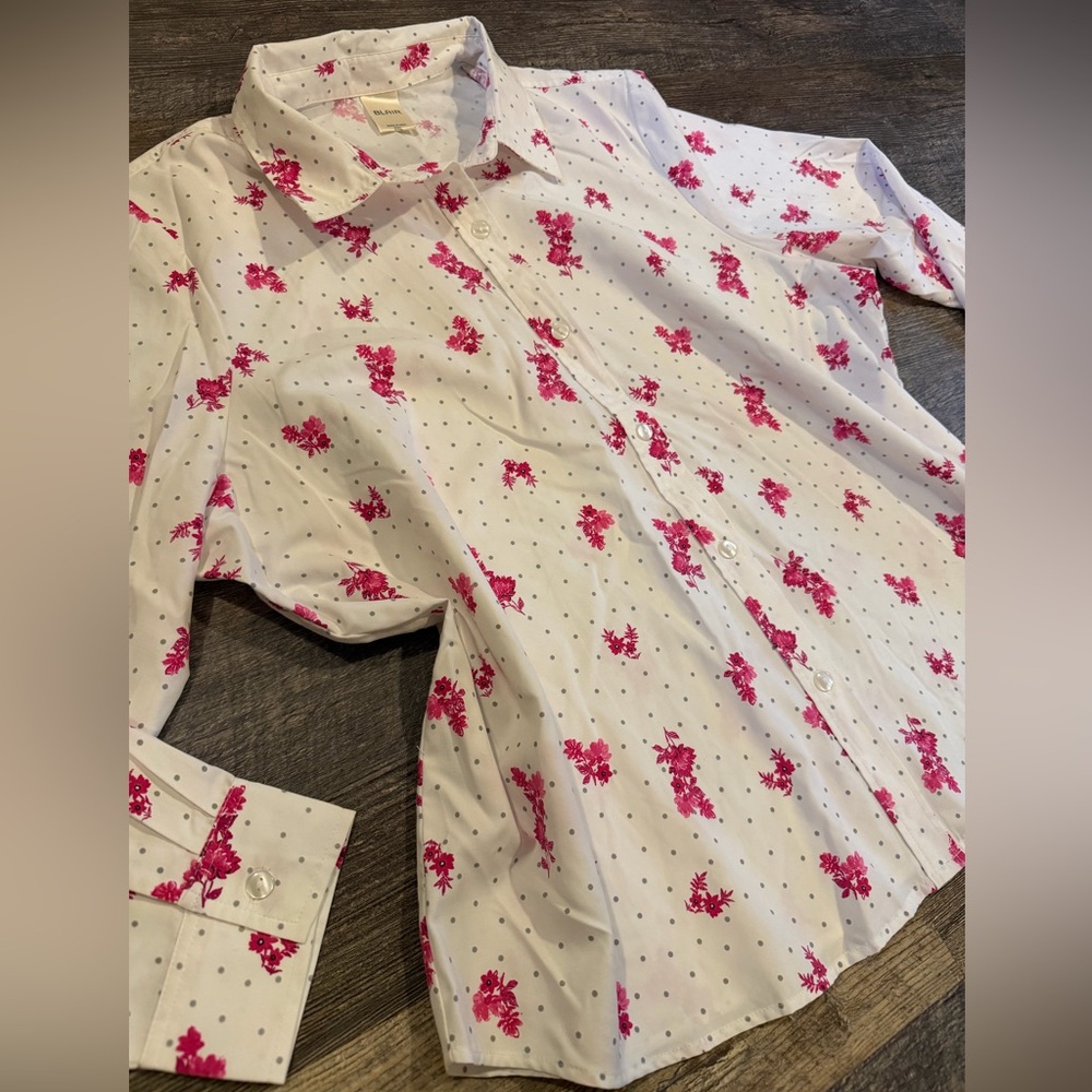 ⭐️3/$12⭐️Floral polka dot button down